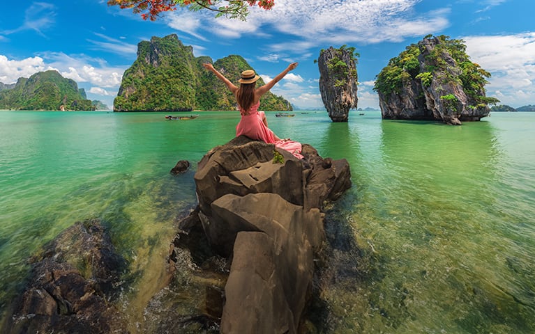 Cruises winter sale featuring scenic tropical limestone cliffs and turquoise waters, advertising up to 40% off with free excursions and gourmet dining.