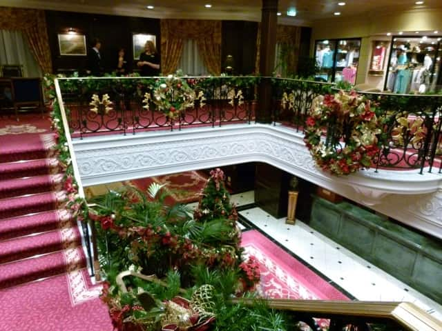 Nautica Holiday Staircase