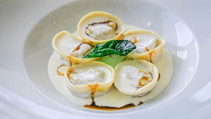 https://www.oceaniacruises.com/sites/default/files/culinary-better-than-ever-culinary-experiences-left-content-736x414-ravioli-toscana.jpg